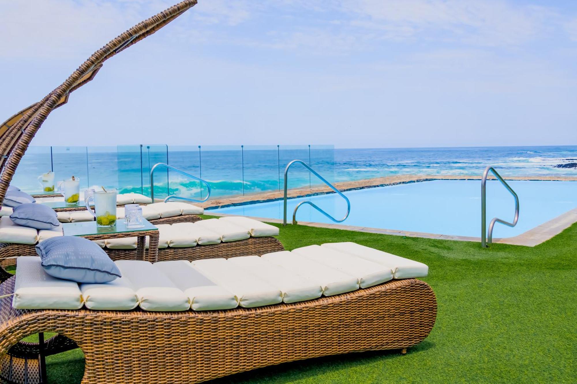 Hotel Gavina Costa Mar Iquique Esterno foto The pool at the rooftop