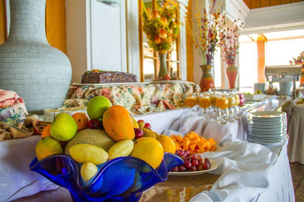 Hotel Gavina Costa Mar Iquique Esterno foto A buffet at a hotel