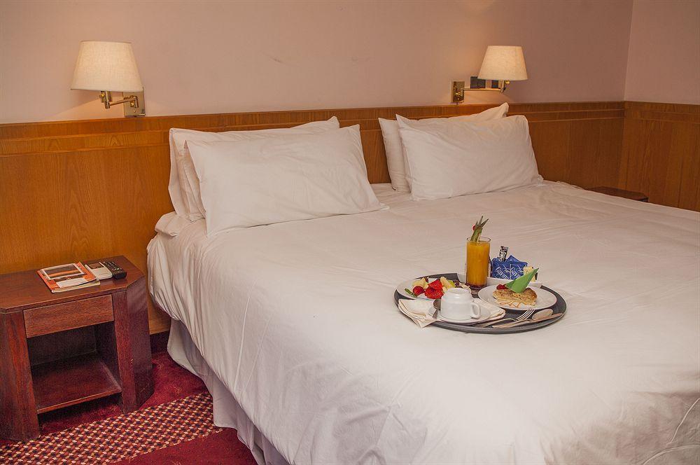 Hotel Gavina Costa Mar Iquique Esterno foto A room at the hotel
