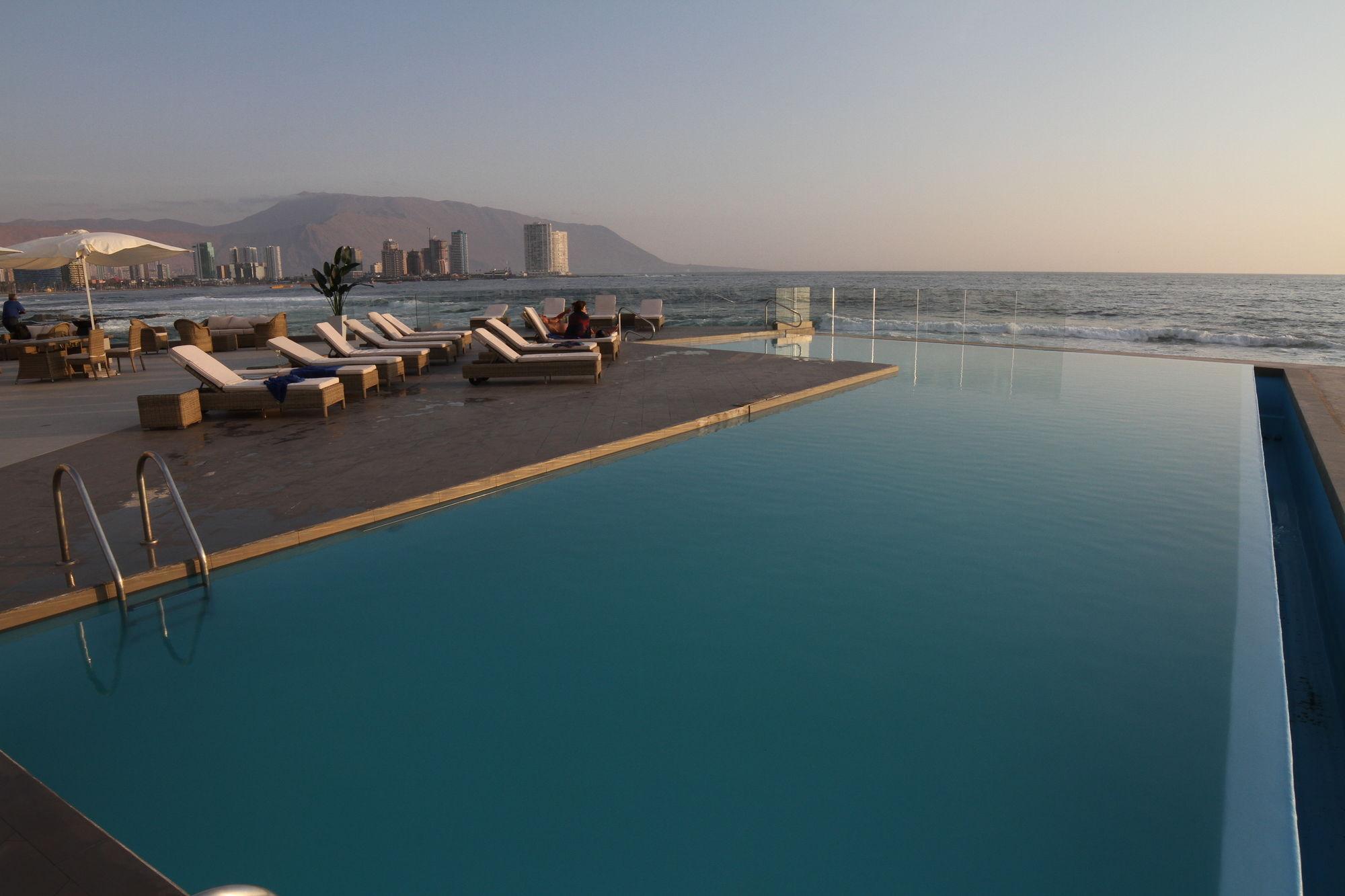 Hotel Gavina Costa Mar Iquique Esterno foto The pool at the Westin