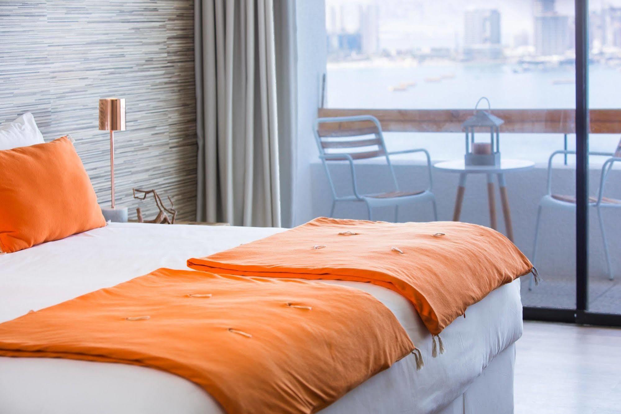 Hotel Gavina Costa Mar Iquique Esterno foto A bed with a duvet
